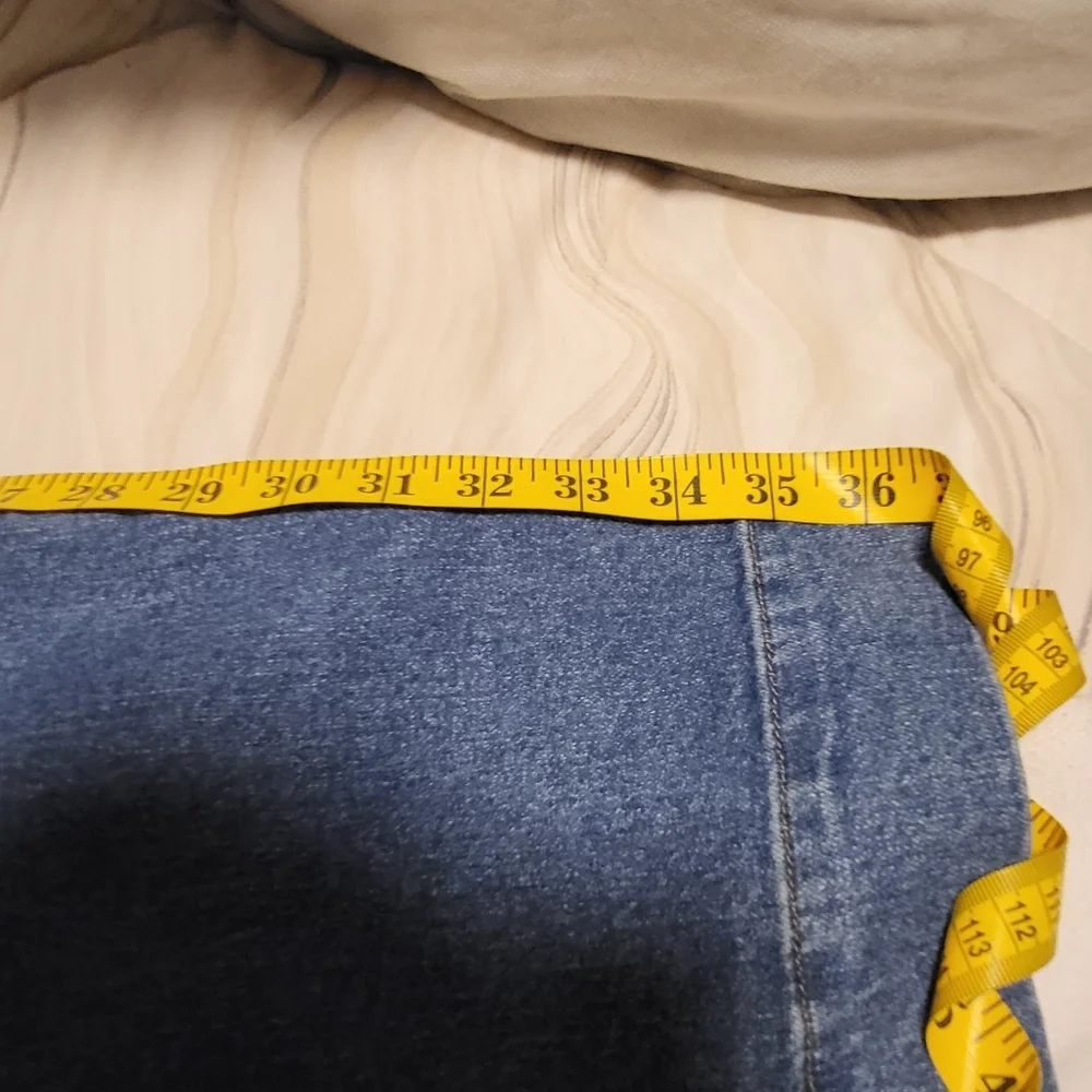 Liz Claiborne Blue Denim Jeans - Picture 4 of 6